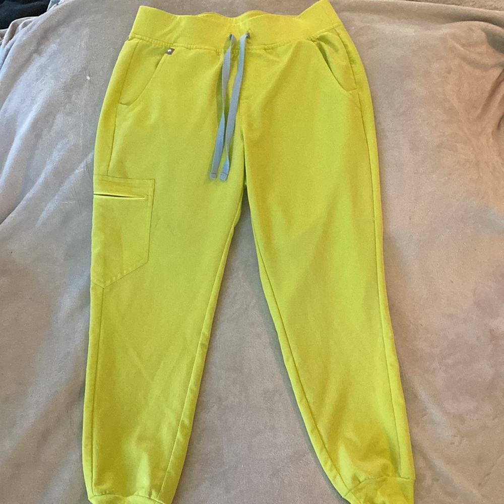 GUC Figs scrub bottoms. Jogger style